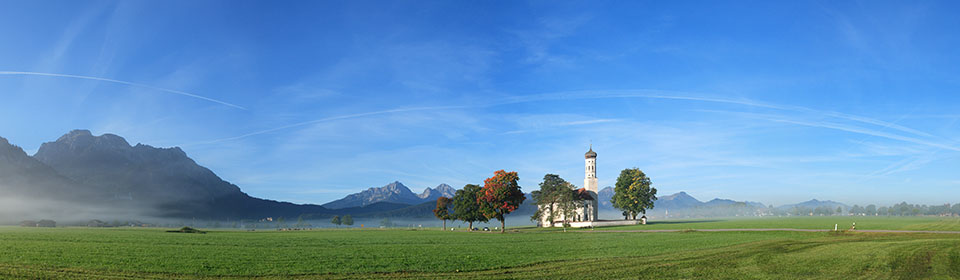 Panoramaaufnahme der Kirche St. Coloman bei Schwangau