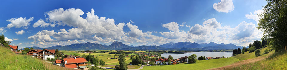 Panoramaaufnahme vom Hopfensee im Allgäu