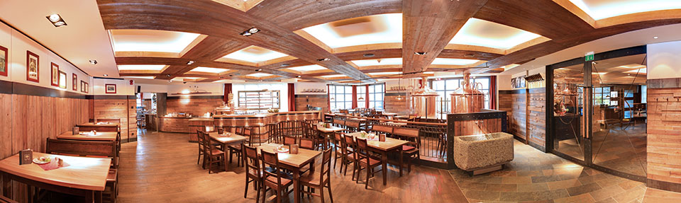 Panoramaaufnahme vom Bierstüberl im Schlossbrauhaus in Schwangau