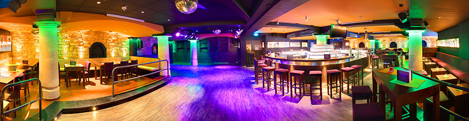 Panoramaaufnahme einer Disco in Schwangau