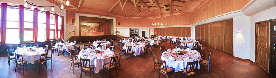 Panoramaaufnahme vom Saal Schlossbrauhaus in Schwangau